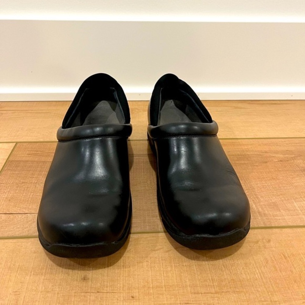 Dansko professional clogs women’s 38EU